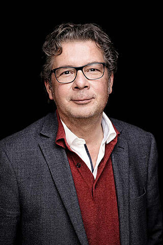 Zu sehen ist Daniel Karasek, Generalintendant des Theater Kiel