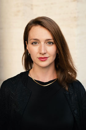 Zu sehen ist Marie Johannsen, Intendantin des Rheinischen Landestheater Neuss