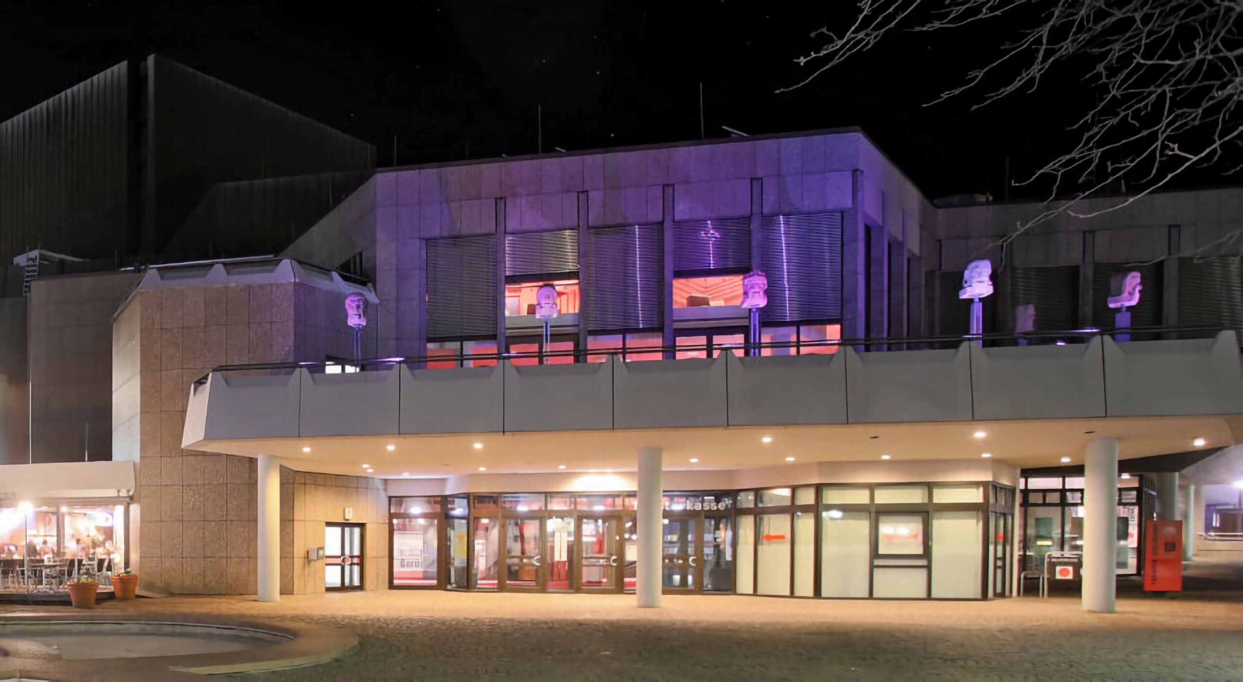 Theater Heilbronn Man sieht das Theater Heilbronn bei Nacht