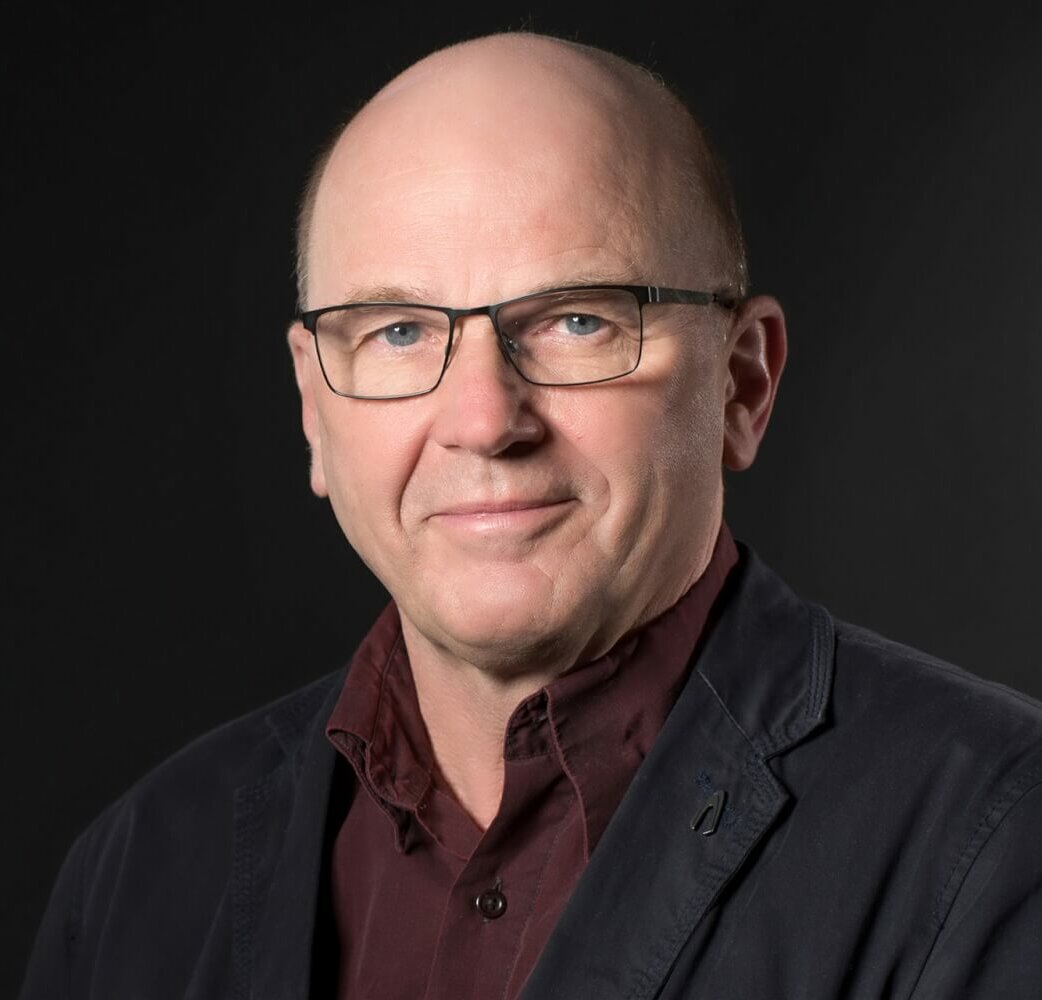 Man sieht Manuel Schöbel, Intendant der Landesbühnen Sachsen