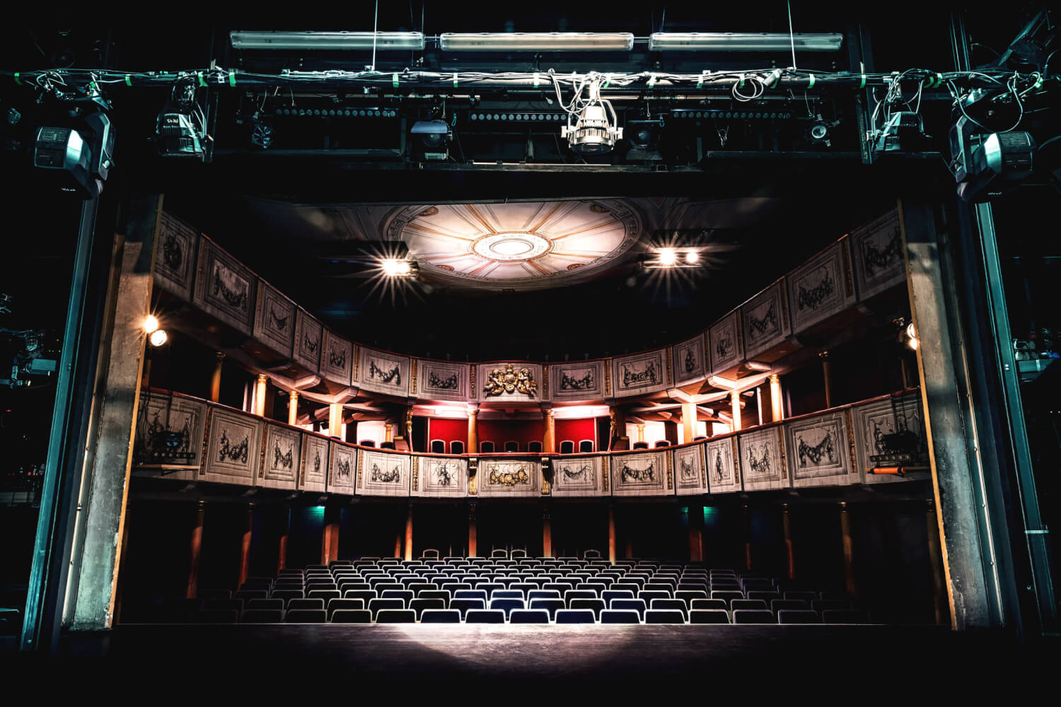 Schlosstheater Celle_c__Marie Liebig Zu sehen ist der Blick von der Bühne in den Zuschauerraum des Schlosstheater Celle