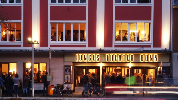 Junges Theater Bonn_außen-abends_c_Junges Theater Bonn Zu sehen ist das Junge Theater Bonn