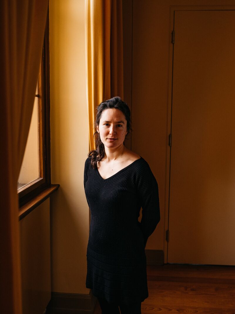 Man sieht Judith Lebiez, Operndirektorin am Mecklenburgischen Staatstheater