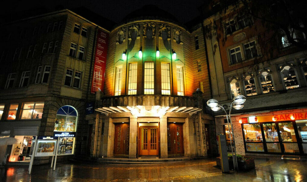 Altes Schauspielhaus_Die Schauspielbühnen Stuttgart Man sieht das Alte Schauspielhaus der Schauspielbühnen Stuttgart bei Nacht