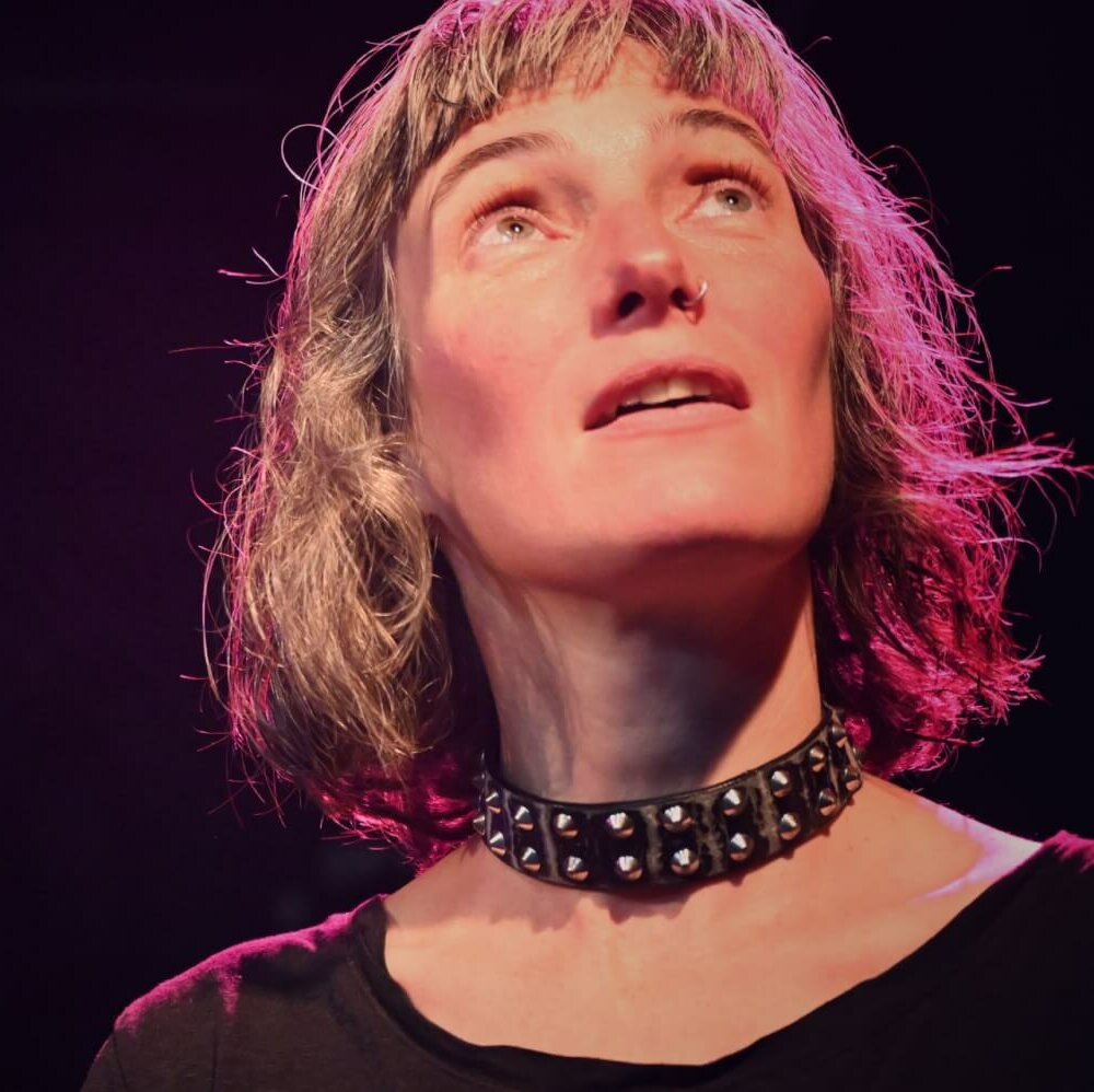 Man sieht Annett Segerer, künstlerische Leiterin des Theater Wasserburg