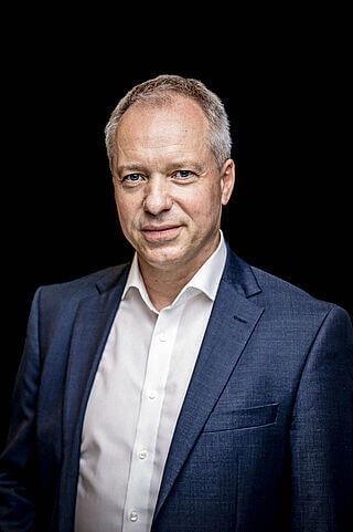 Man sieht Roland Schneider, kaufmännischer Direktor am Theater Kiel