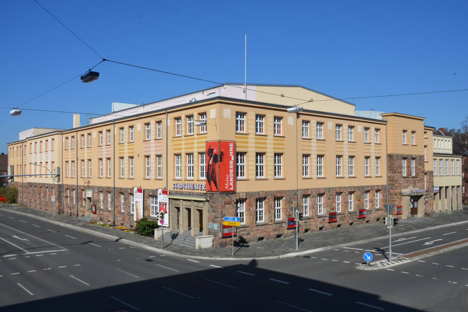 Landesbühne Niedersachsen Nord_Stadttheater Wilhelmshaven(c)_Axel Biewer Zu sehen ist das Gebäude der Landesbühne Niedersachsen Nord, des Stadttheaters Wilhelmshaven.