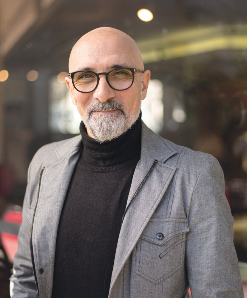 Man sieht Roberto Scafati, Ballettdirektor am Theater Trier.