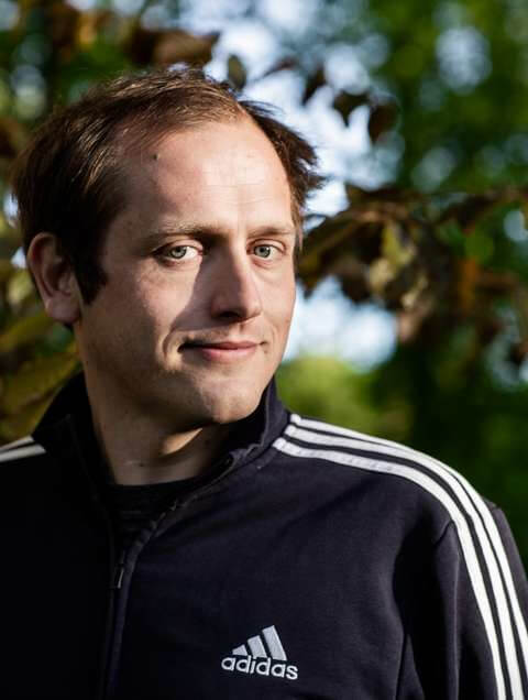 Zu sehen ist Simon Meienreis, Intendant des Theater Baden-Baden