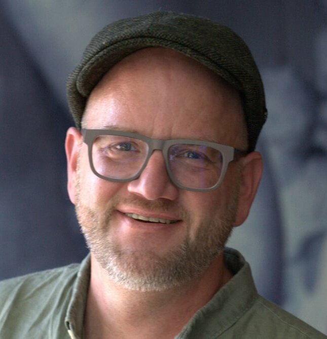 Zu sehen ist Tim Heilmann, Leiter des Puppentheaters am Deutsch-Sorbischen Volkstheater Bautzen