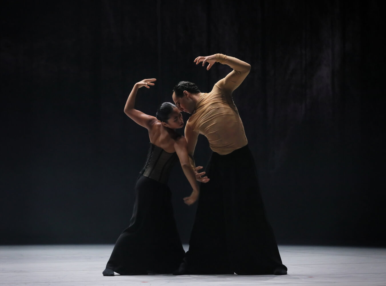 Zu sehen sind Jana Baldovino und Joel Distefano in „Le Sacre du Printemps“ am Gärtnerplatztheater München
