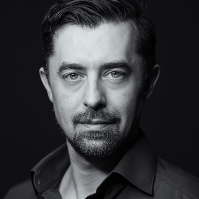 Zu sehen ist ein schwarz-weiß Porträt von Vitaliy Petrov, Ballettdirektor am Theater Altenburg Gera