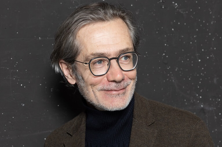 Zu sehen ist Christian Schlüter, Schauspieldirektor am Theater Osnabrück