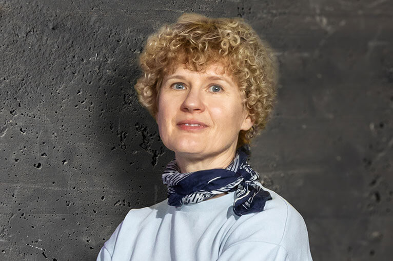 Zu sehen ist Claudia Lowin, Schauspieldirektorin am Theater Osnabrück