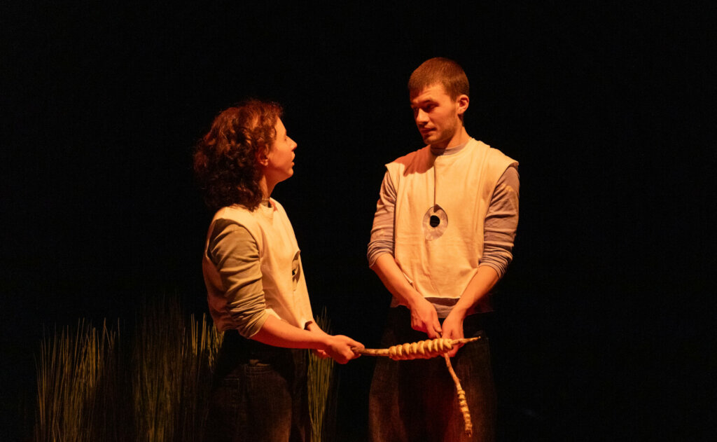 Trigal Sandberger Cañas und Marius Petrenz in „Ich sehe was / was Du nicht siehst“ am Theater Aalen