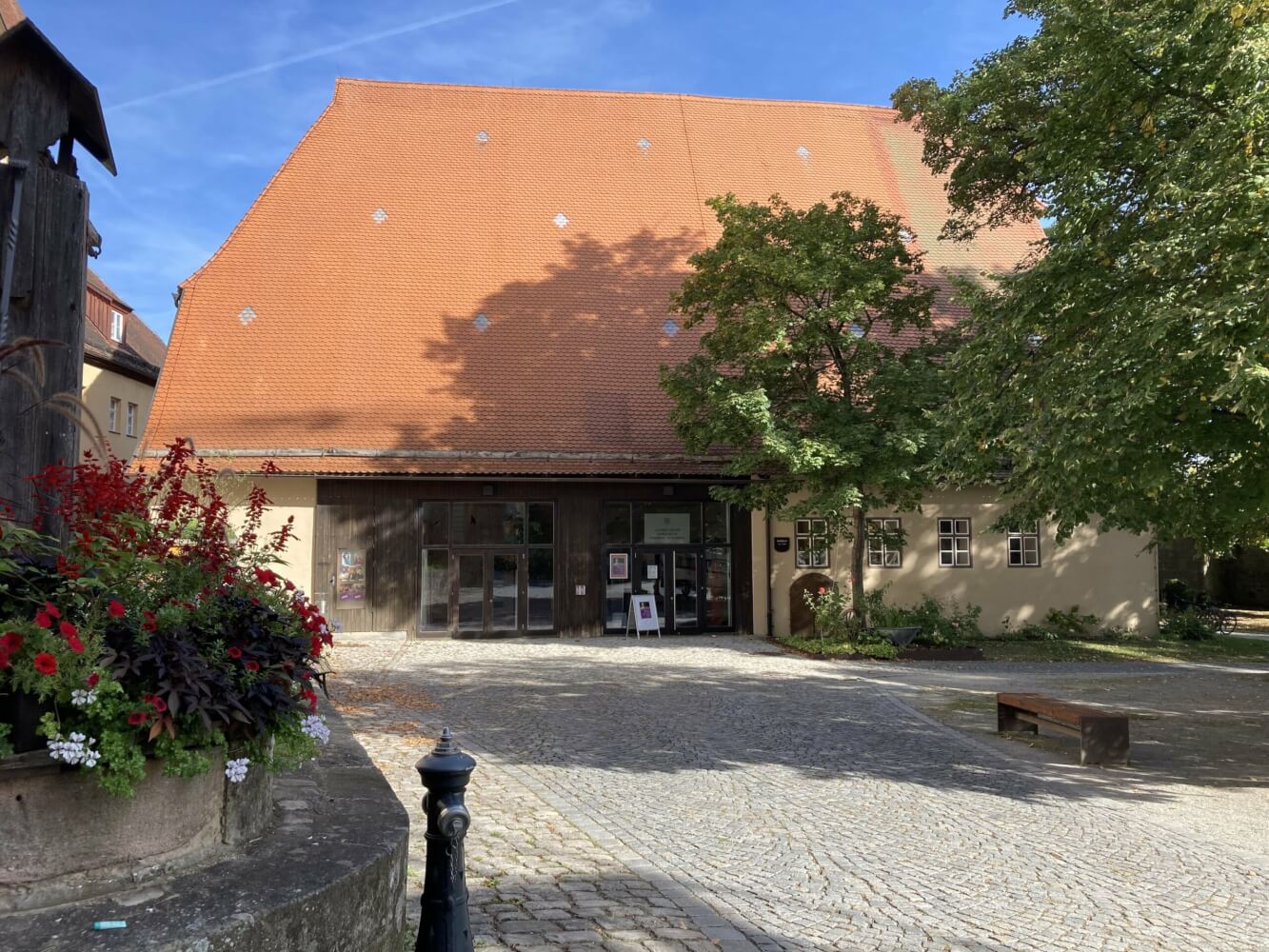 Zu sehen ist das Theater im Spitalhof, die Spielstätte des Landestheater Dinkelsbühl.