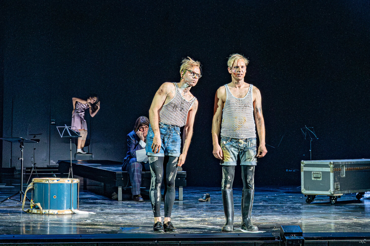 Szene mit Nils Kahnwald (l.) und Kristof van Boven im Vordergrund.