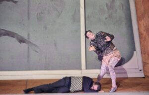 Szene mit Pawl Konik (l.) und Moritz Kallenberg (r.)