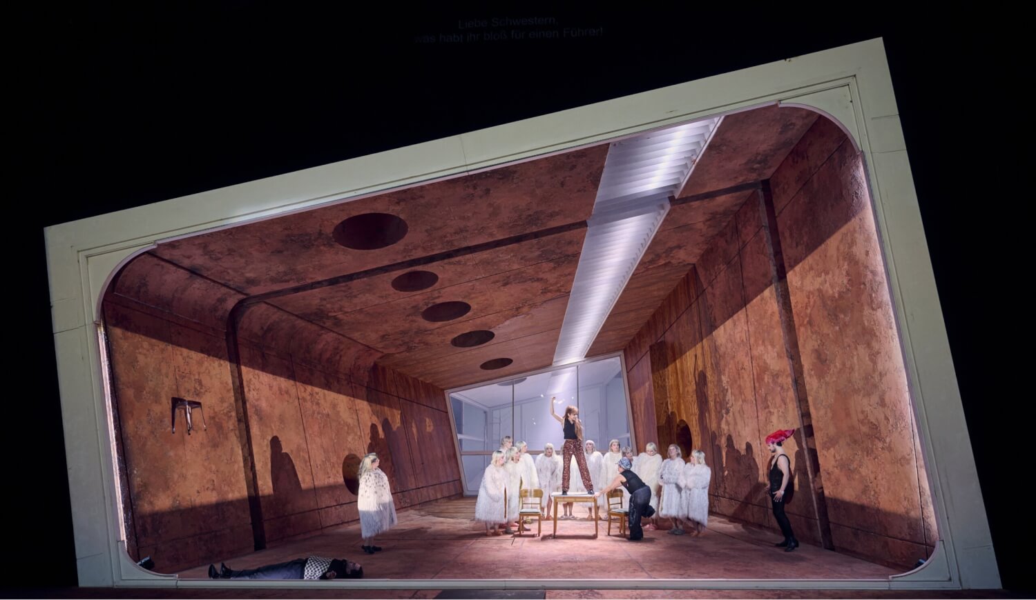 Szenenbild aus „die schlaue Füchsin" an der Staatsoper Stuttgart