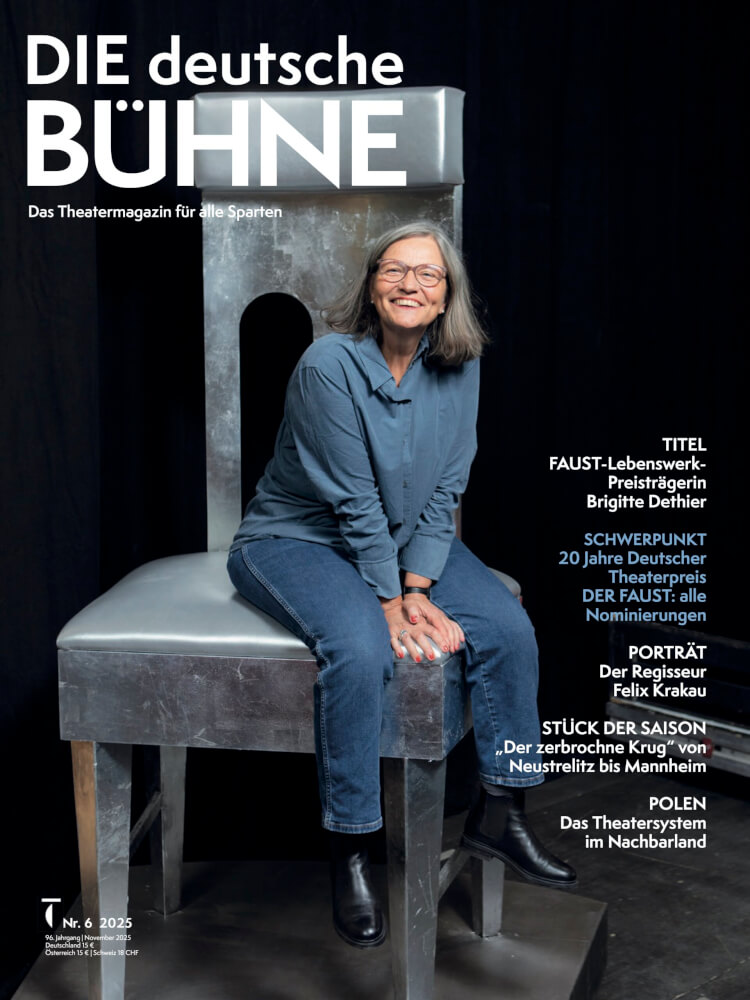 Eine Person auf dem Cover der DEUTSCHEN BÜHNE für Heft 06/2025
