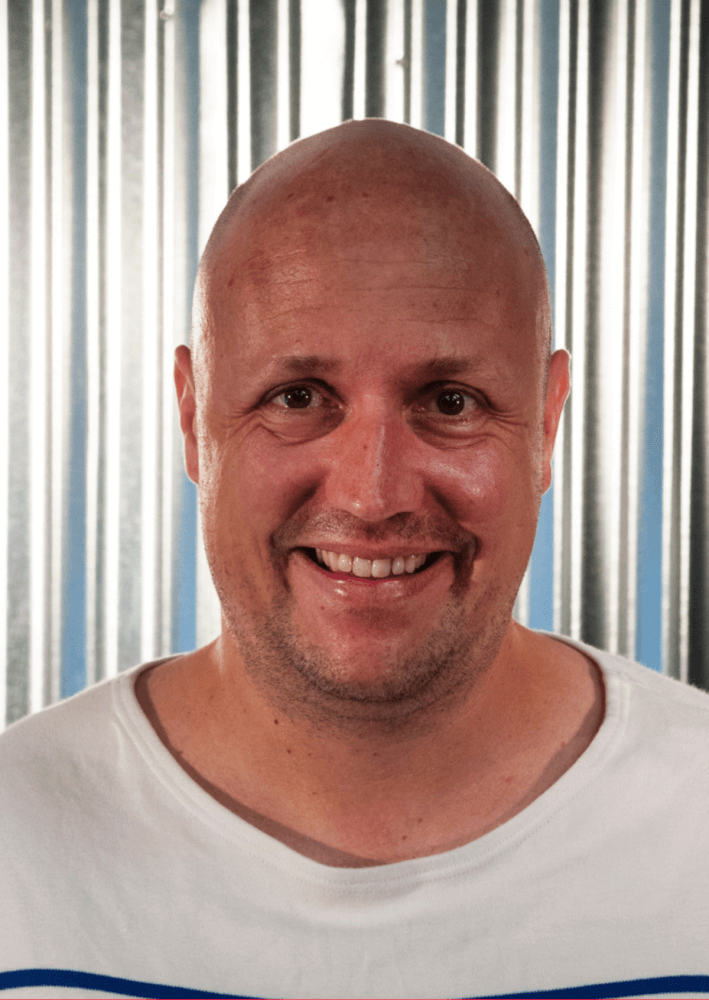 Zu sehen ist ein Porträt von Laurent Gröflin, künstlerischer Leiter des Gostner Hoftheater in Nürnberg