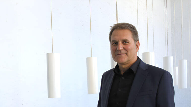 Zu sehen ist Stefan Votel, Geschäftsführender Direktor des Staatstheater Kassel.