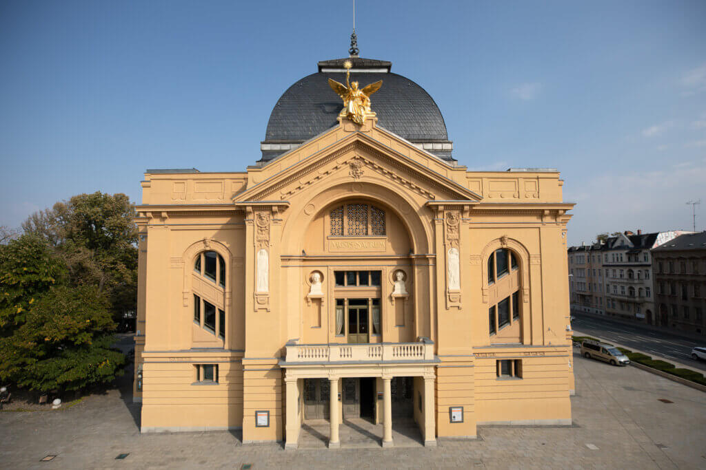 Das Theater Gera in der Totalen fotografiert.