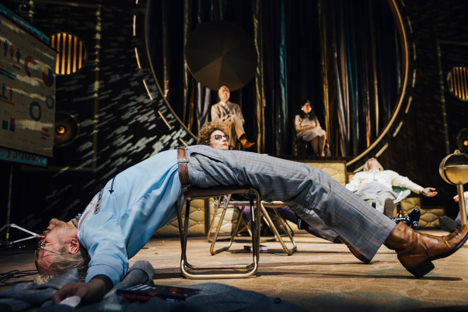 Prof. Manhattan (Moritz Grove) hängt durch