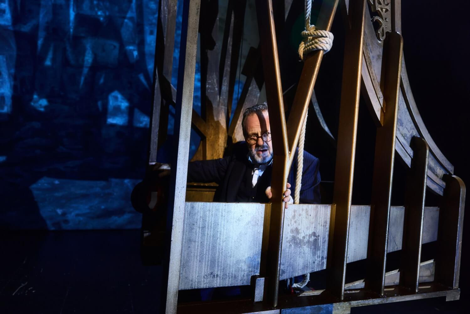 Szene aus „Play Auerbach" mit Samuel Finzi