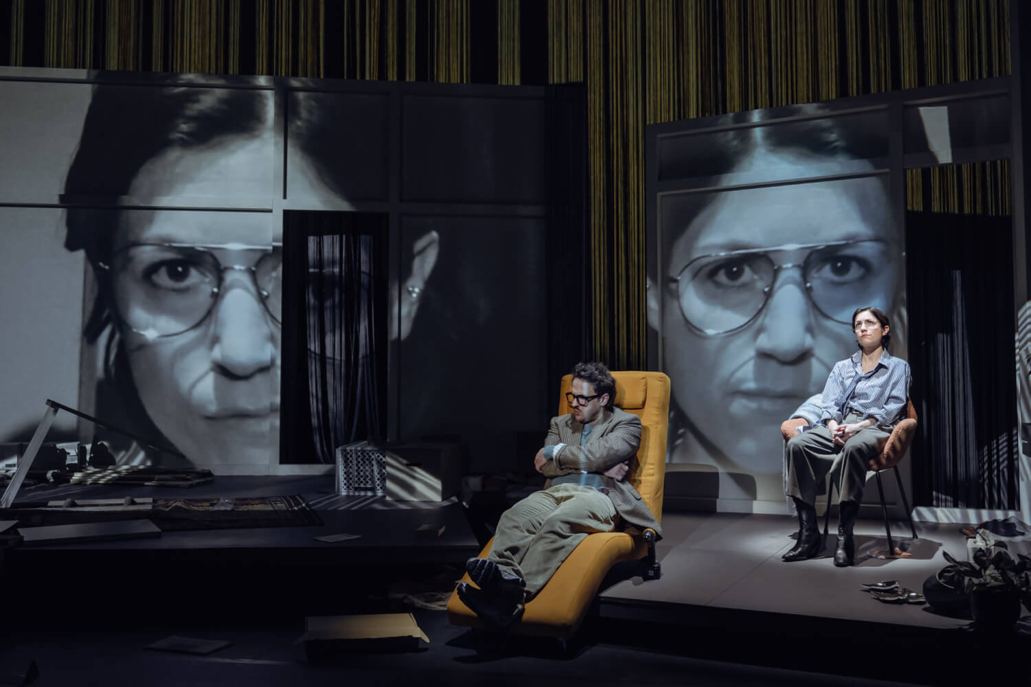 Dimitrij Schaad und Eva Meckbach in Yael Ronens Stück „Sabotage“ an der Schaubühne Berlin