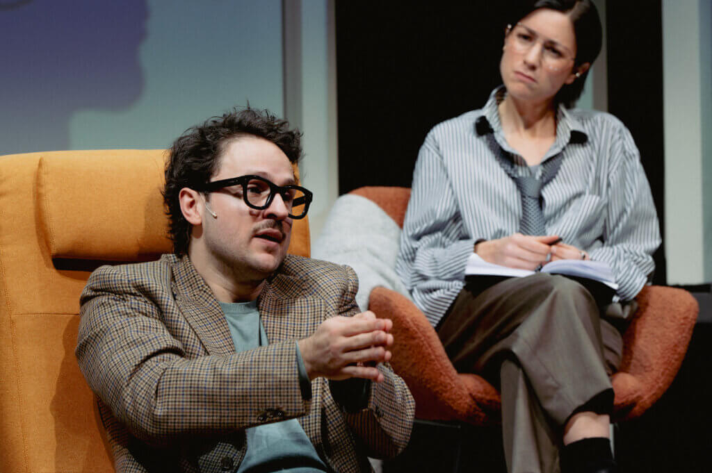 Dimitrij Schaad und Eva Meckbach in Yael Ronens Stück „Sabotage“ an der Schaubühne Berlin