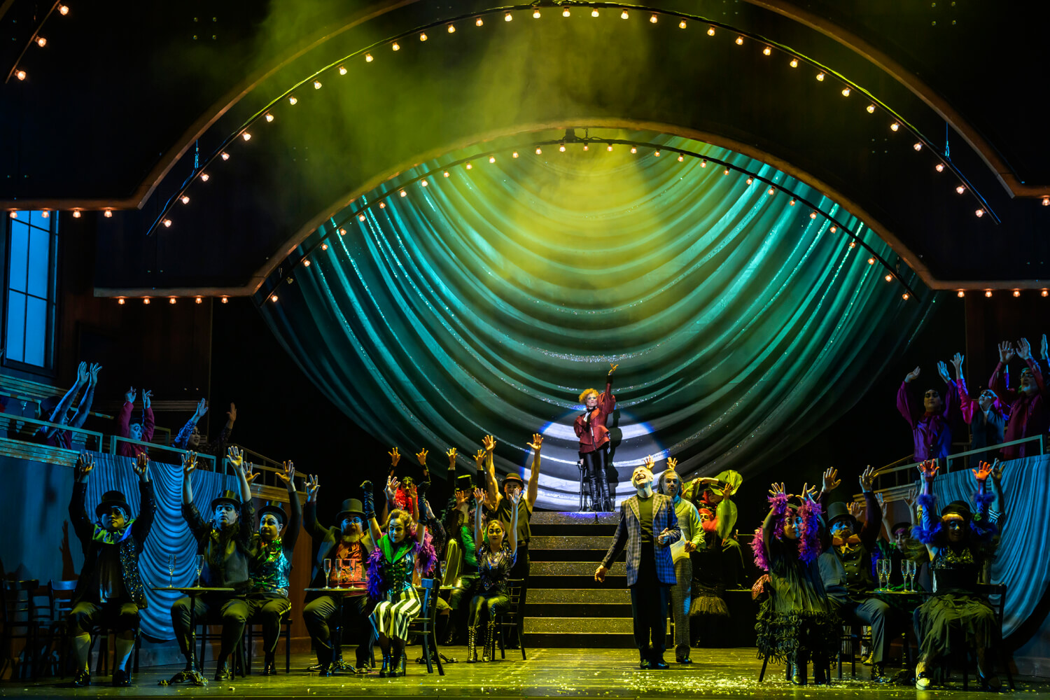 Schlussbild von „Die Ameise“ an der Oper Bonn