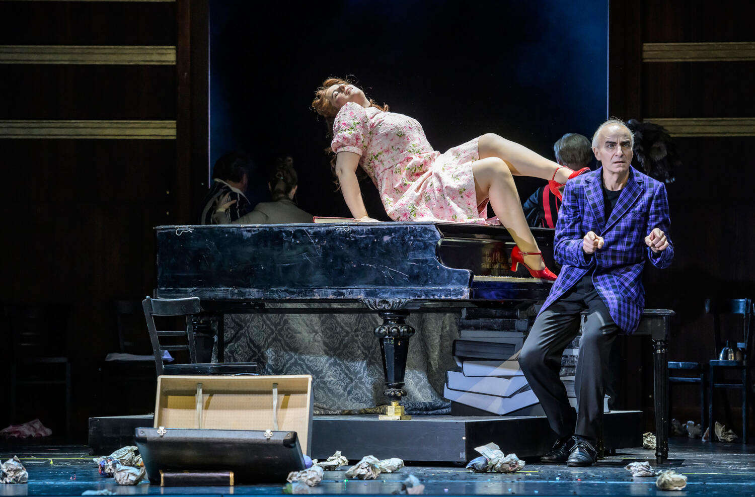 Nicole Wacker (Formica) und Dietrich Henschel (Salvatore) in der „Ameise“