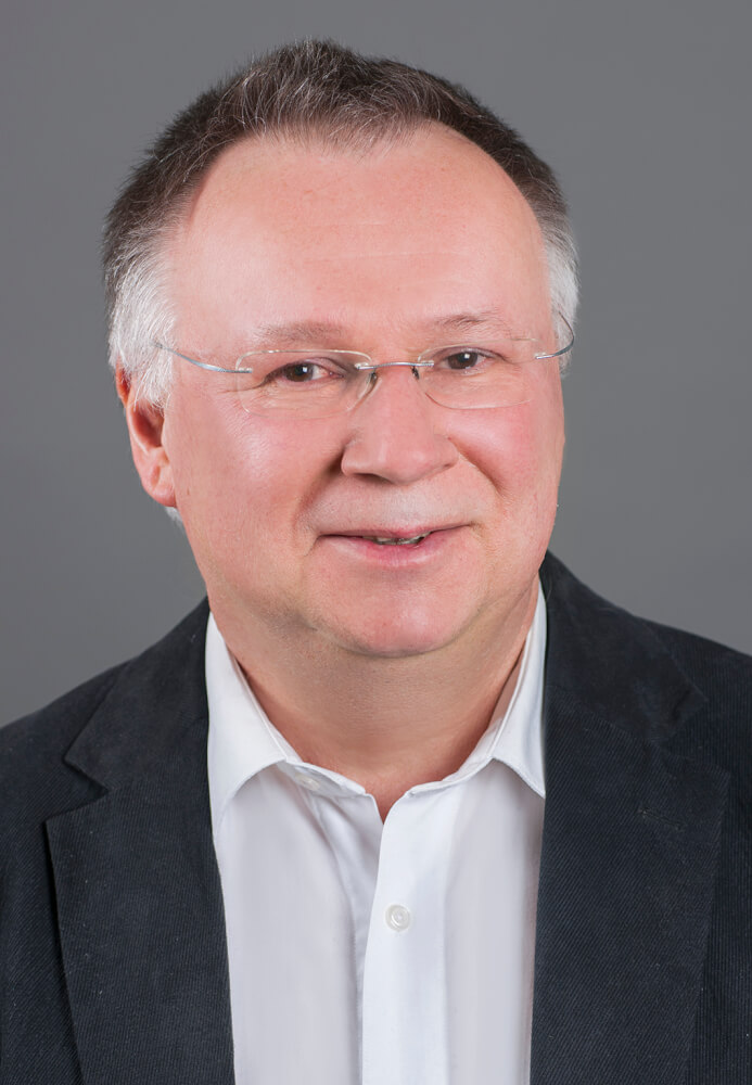 Zu sehen ist Volker Oesterreich