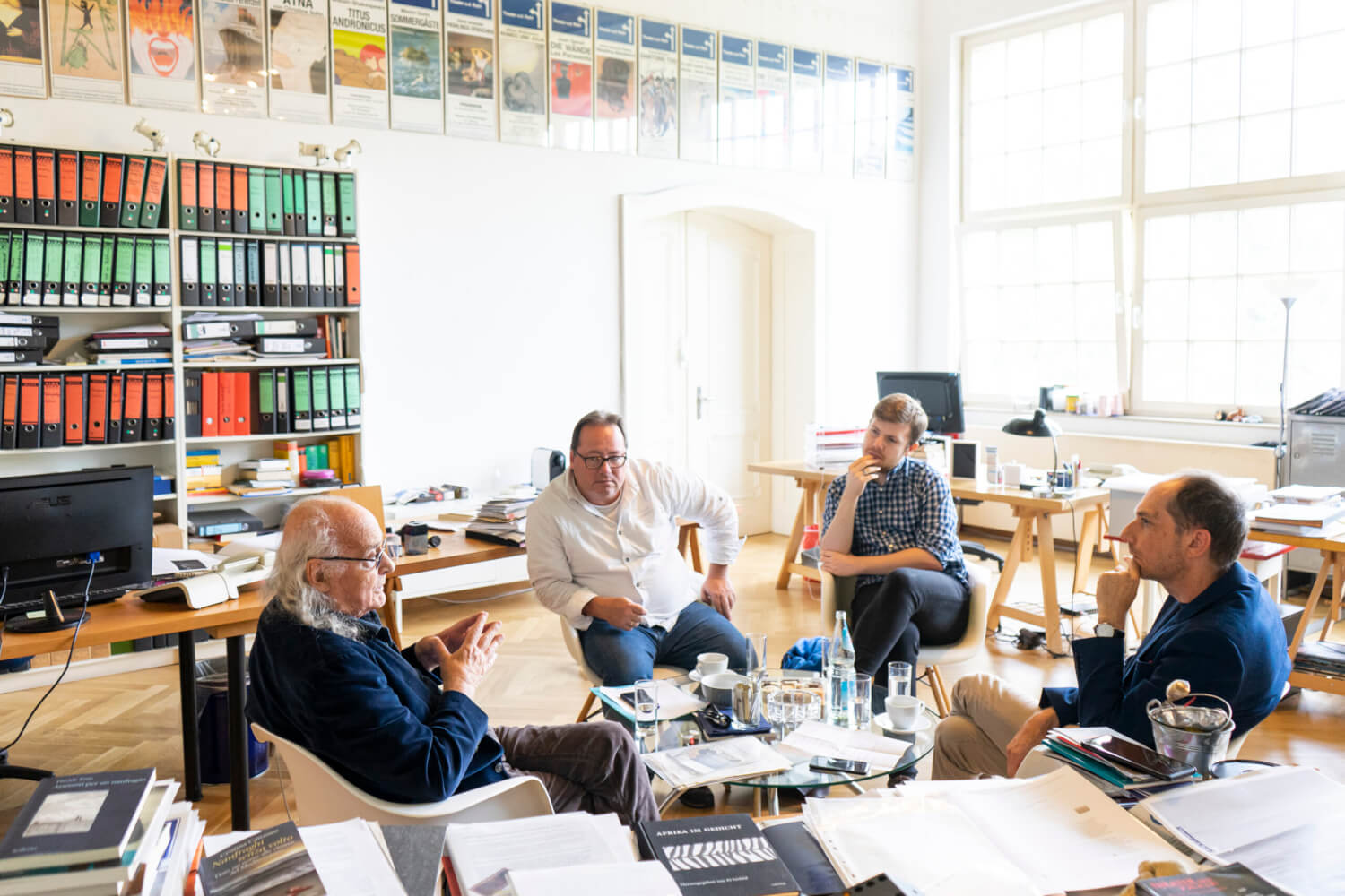 Gesprächsrunde im Theater an der Ruhr: Roberto Ciulli, Andreas Falentin, Marvin Wittiber, Detlev Baur (v. l. n. r.).