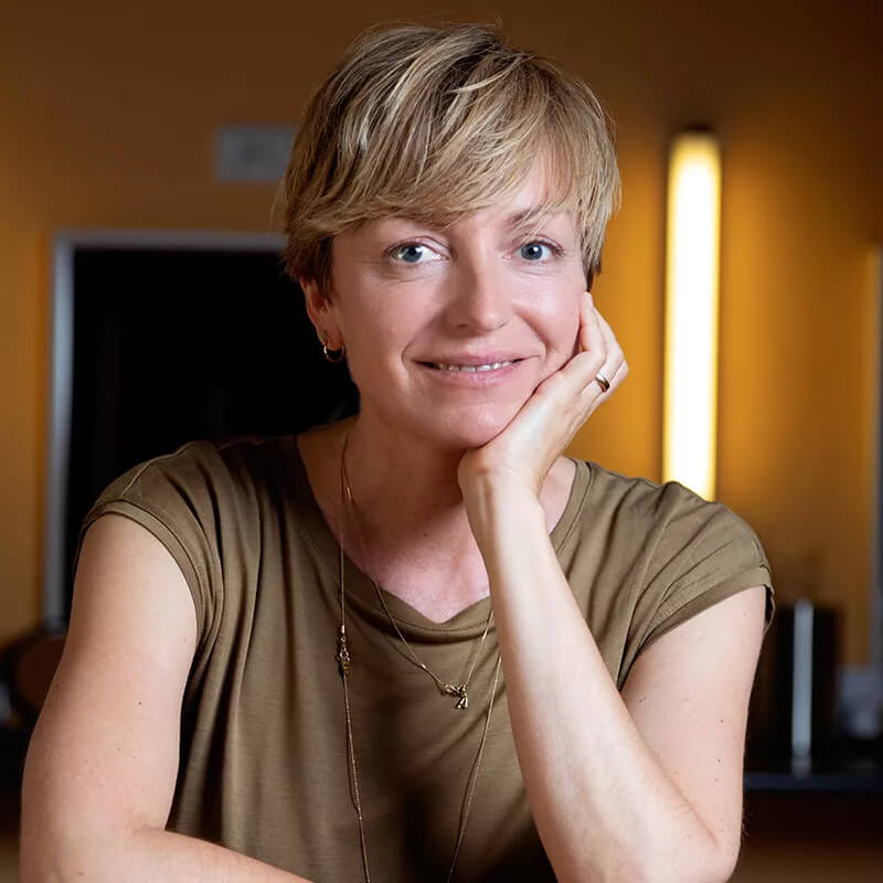 Porträt von Anke Politz, Intendantin des Chamäleon Theater Berlin.