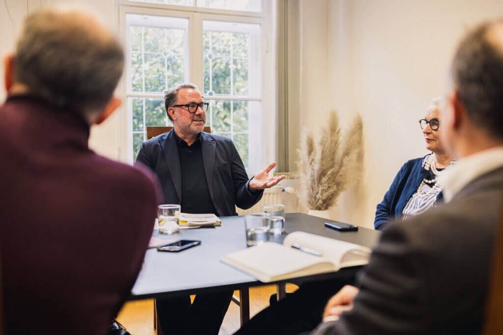 Zu sehen ist Oliver Brunner, Intendant am Stadttheater Ingolstadt