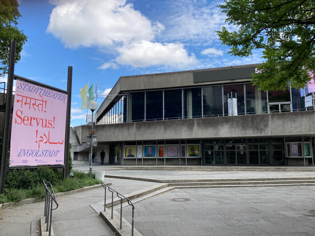 Zu sehen ist das Stadttheater Ingolstadt von außen