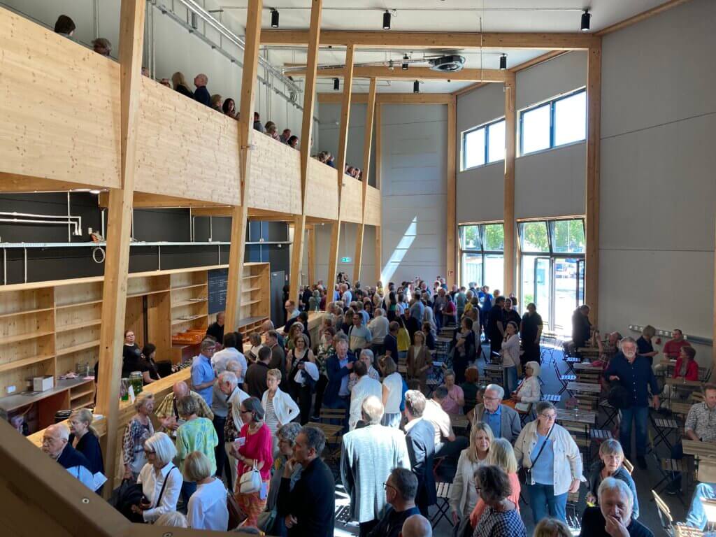Zu sehen ist das Foyer des Theater am Glacis in Ingolstadt