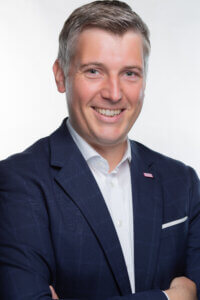 Porträt von Oliver Graf.