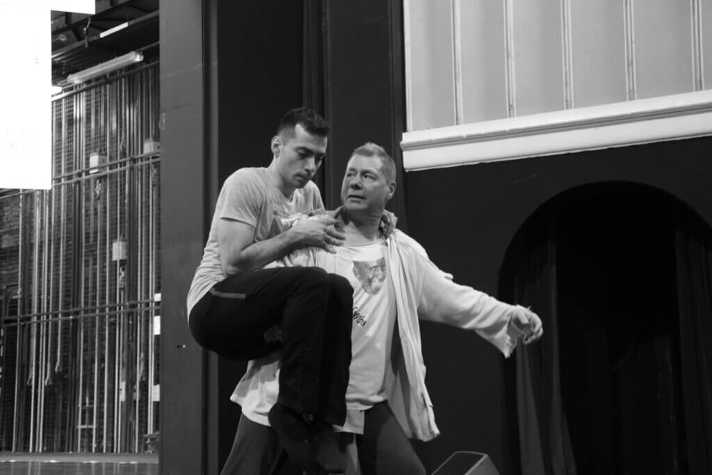 Proben im Ballettsaal mit Ralf Dörnen: Armen Khachatryan.