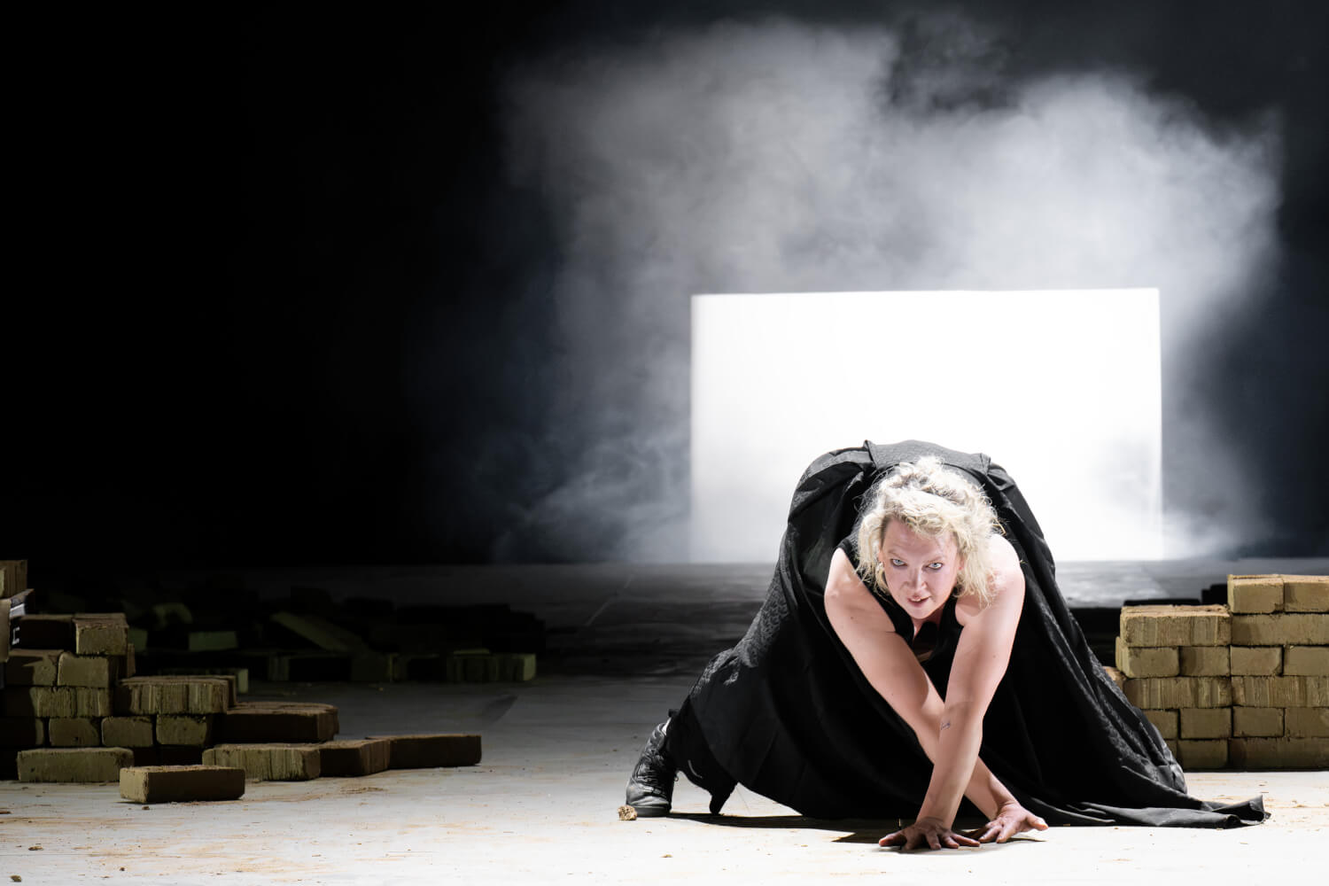 Lina Beckmann als Medea