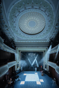 John Cages „Europeras 5" im Alten Saal des Theaters Heidelberg